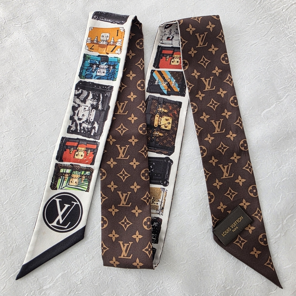 Auth Louis Vuitton Monogram BB Trunk Silk Twilly